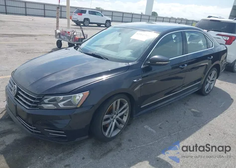 2017 Volkswagen Passat 1.8T R-Line z USA, uszkodzony, nr VIN 1VWDT7A32HC075283
